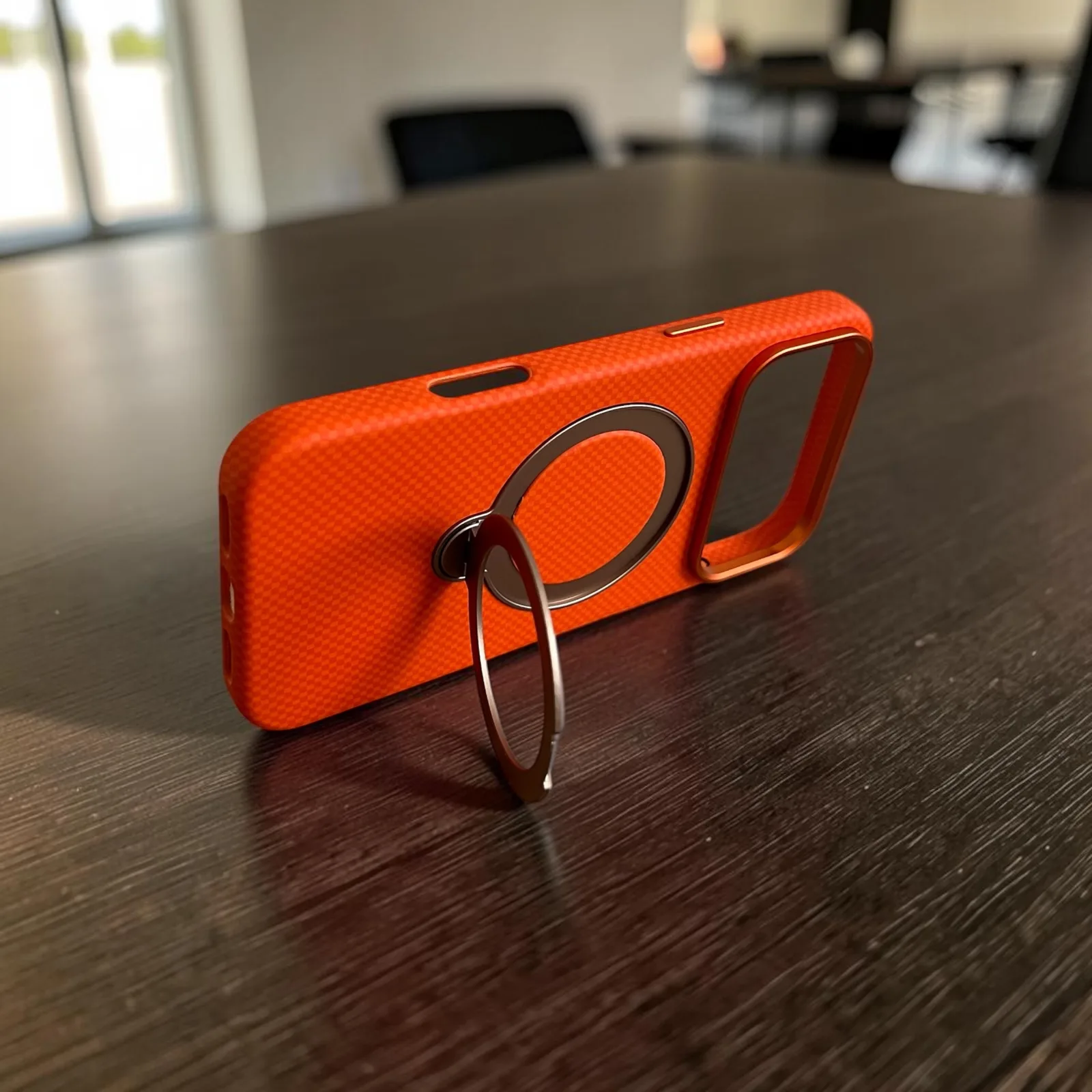 17 Pro Max MagSafe Standlı Kılıf 5